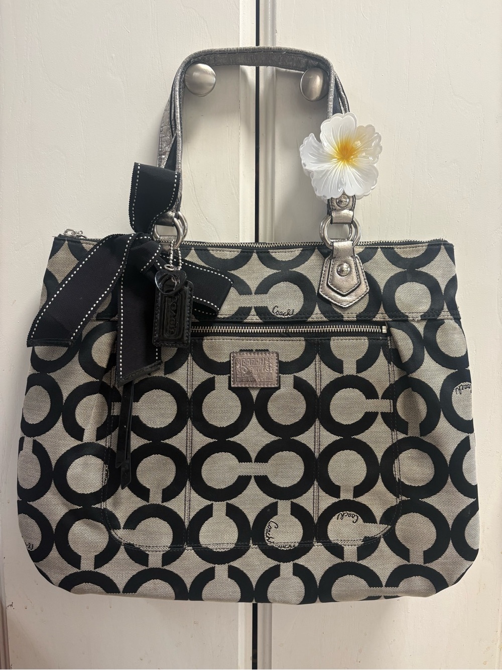 Authentic coach 2011 black and grey signature coach poppy tote